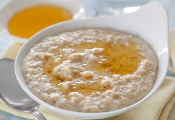 Oatmeal with flaxseed is an ideal breakfast for weight loss
