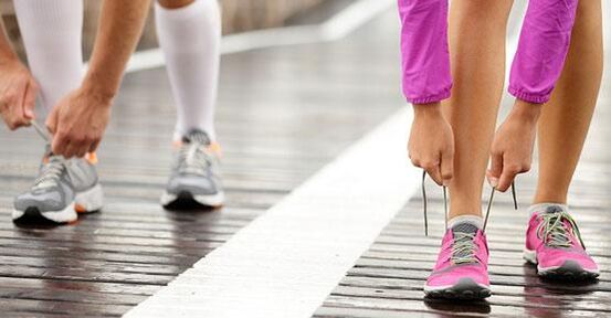 tying shoelaces before jogging for weight loss