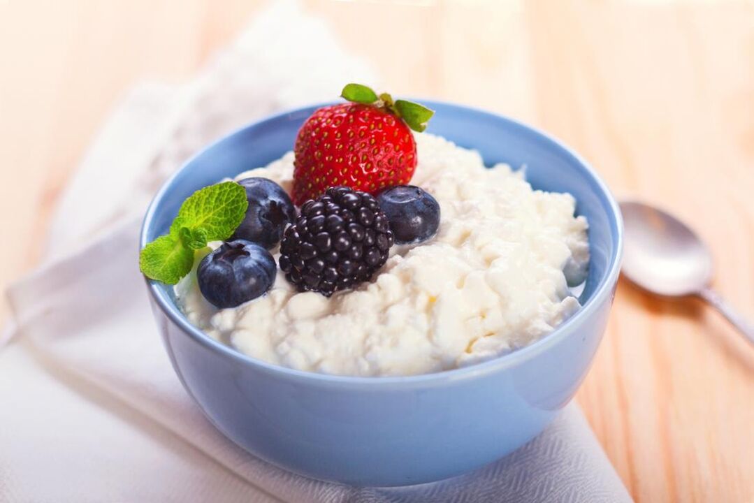 cottage cheese with berries for a gluten-free diet