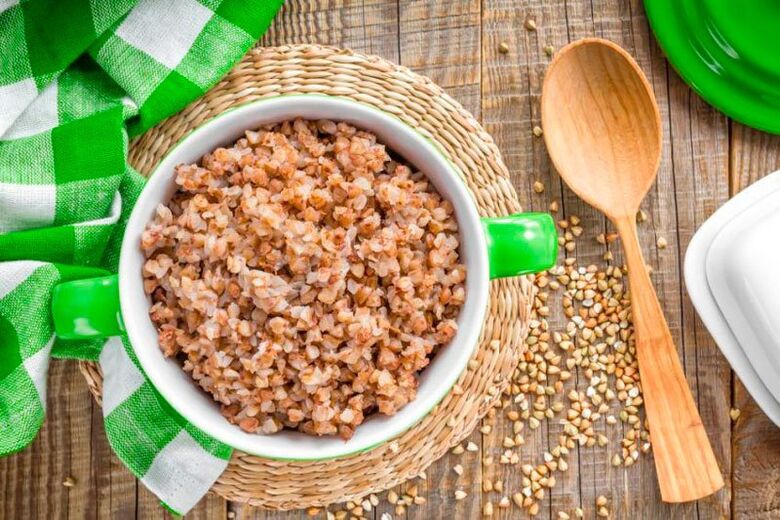 Loose dietary buckwheat porridge in the diet of those who want to lose weight