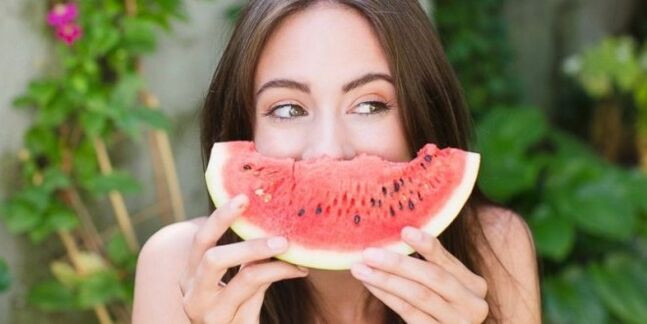 girl eats watermelon for weight loss