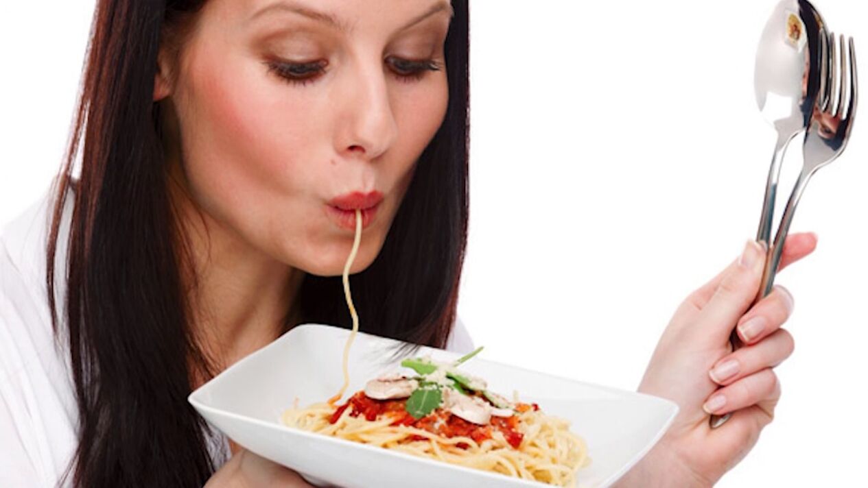 woman eats spaghetti for belly slimming